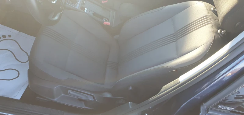 VW Golf 1.6TDI- NAVI- ALLSTAR, снимка 9 - Автомобили и джипове - 53341427