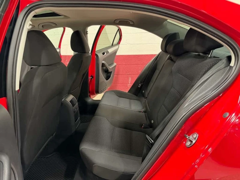 VW Jetta * 2.0 TDI DSG Comfortline| SUNROOF BLUETOOTH * CAR, снимка 2 - Автомобили и джипове - 53529018