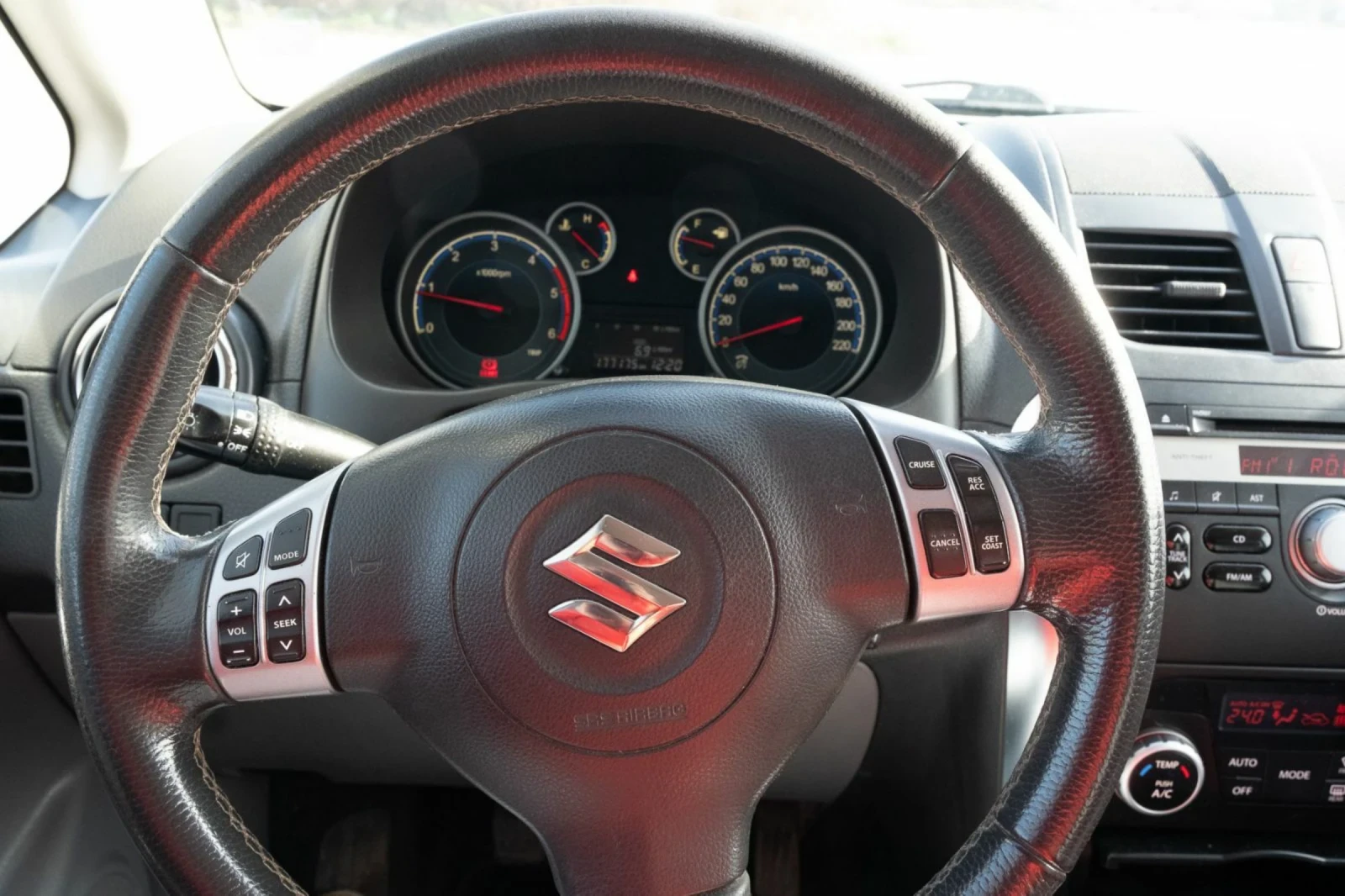 Suzuki SX4, снимка 9 - Автомобили и джипове - 53826550