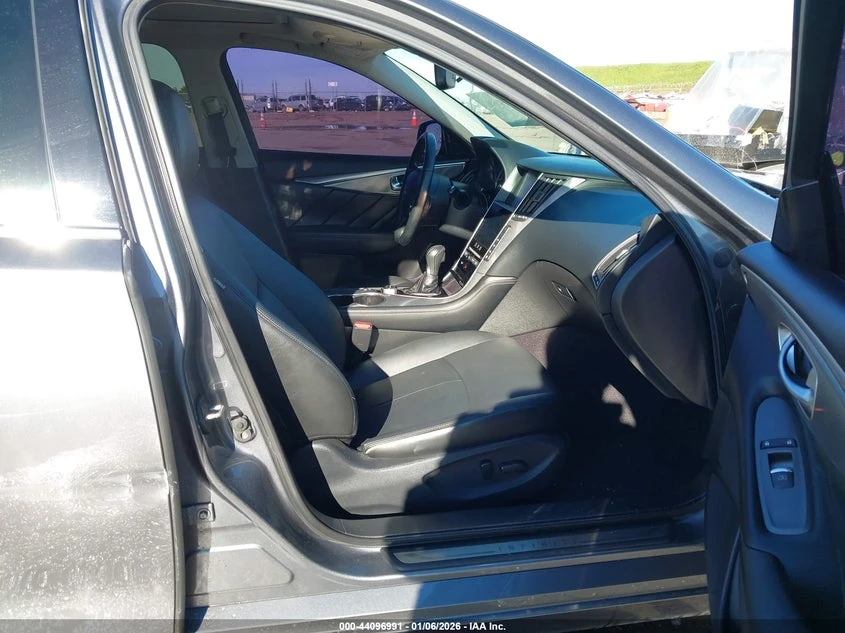 Infiniti Q50 3.0T Premium, снимка 5 - Автомобили и джипове - 54065516