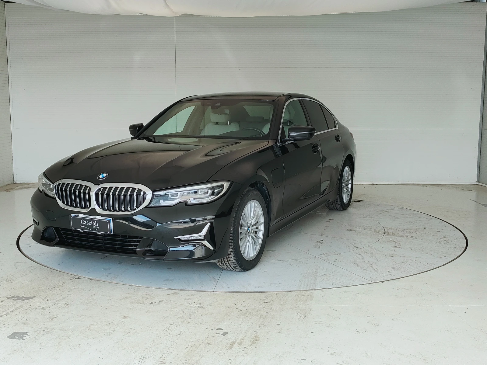 BMW 330 330e Luxury, снимка 2 - Автомобили и джипове - 54428117