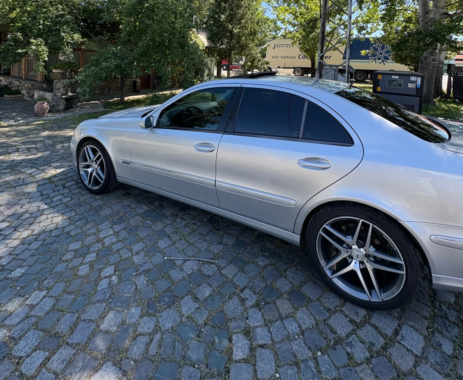 Mercedes-Benz E 320 Уникат  4matic, снимка 3 - Автомобили и джипове - 54905674