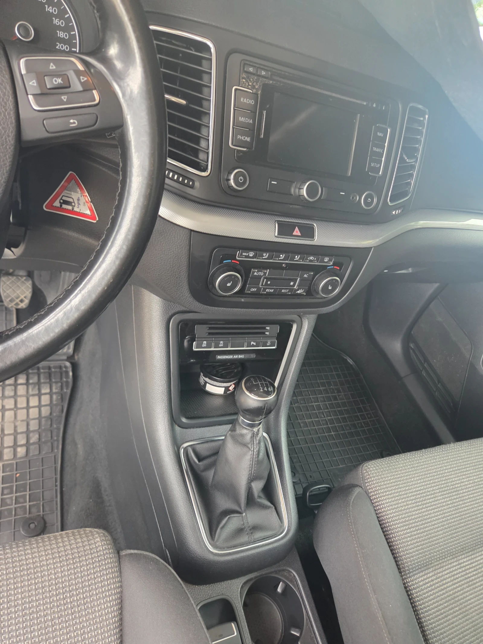 VW Sharan 2.0дизел 170кс 2011г 7местен, снимка 14 - Автомобили и джипове - 54990181