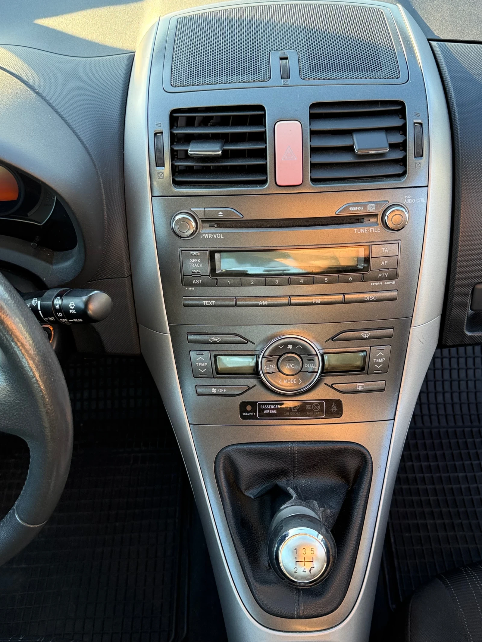 Toyota Auris, снимка 9 - Автомобили и джипове - 55068632