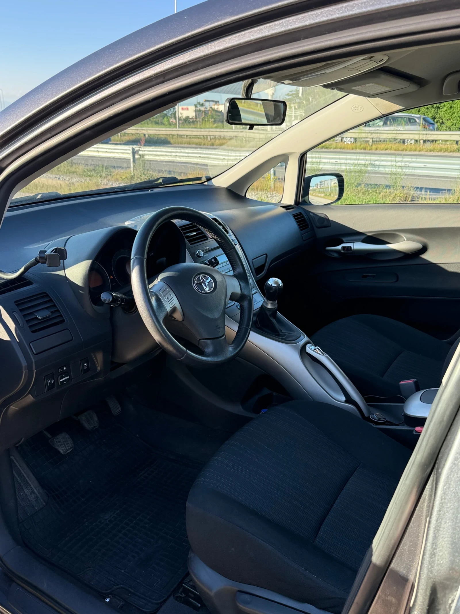 Toyota Auris, снимка 11 - Автомобили и джипове - 55068632