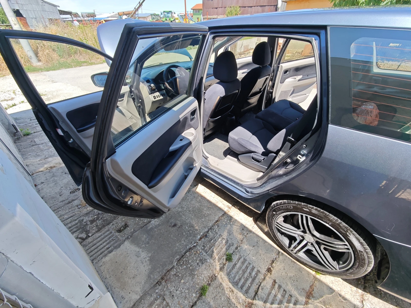 Mitsubishi Grandis 2.4, снимка 10 - Автомобили и джипове - 55422119