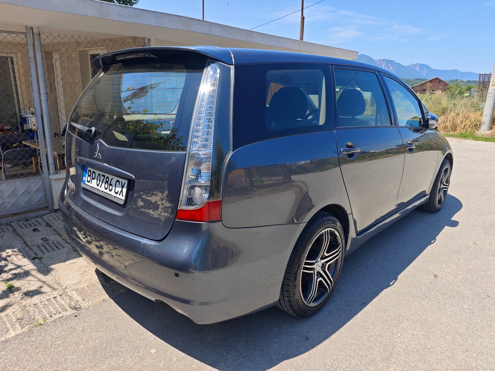 Mitsubishi Grandis 2.4, снимка 4 - Автомобили и джипове - 55422119