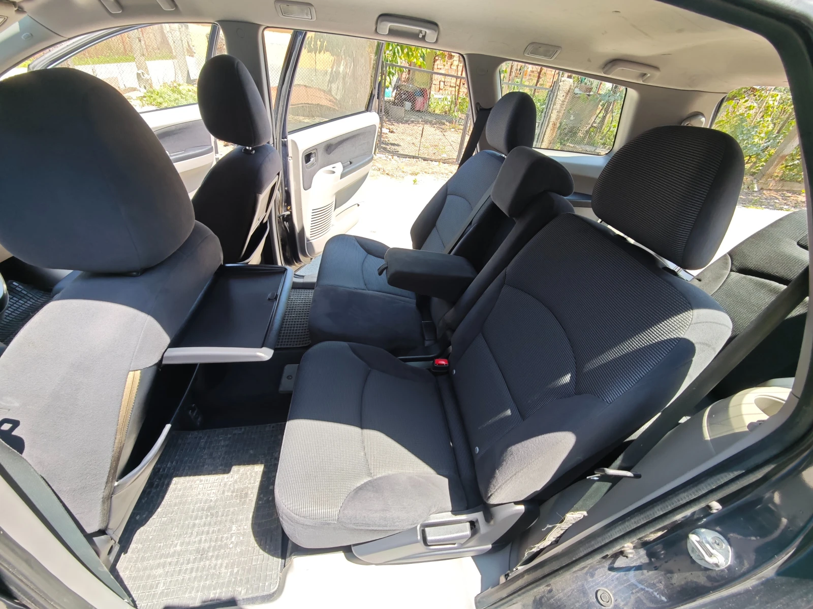 Mitsubishi Grandis 2.4, снимка 12 - Автомобили и джипове - 55422119