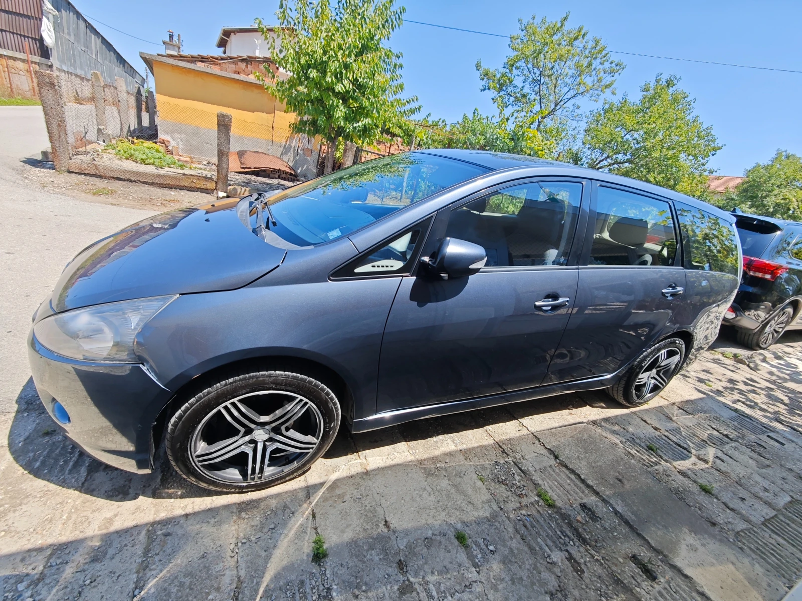 Mitsubishi Grandis 2.4, снимка 8 - Автомобили и джипове - 55422119