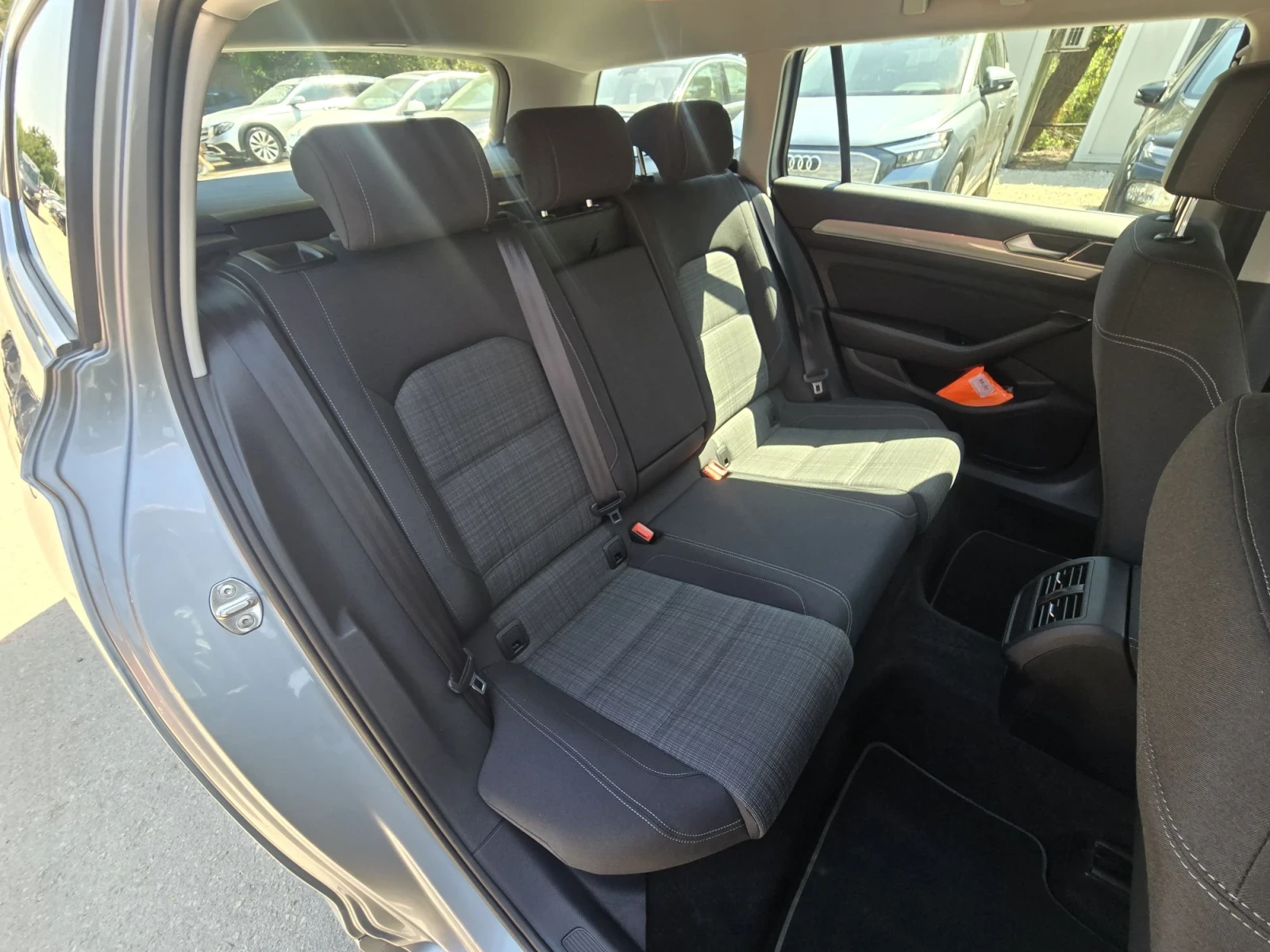 VW Passat 2.0TDI 150к.с Business DSG, снимка 14 - Автомобили и джипове - 55802265