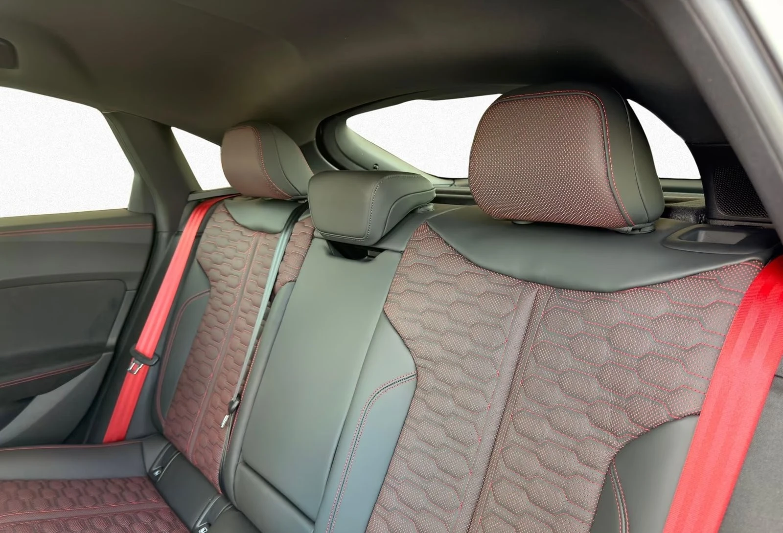 Audi Rs5 TECH PRO / MATRIX / 360 / HUD / B&O / MMI DISPLAY/, снимка 14 - Автомобили и джипове - 56222792