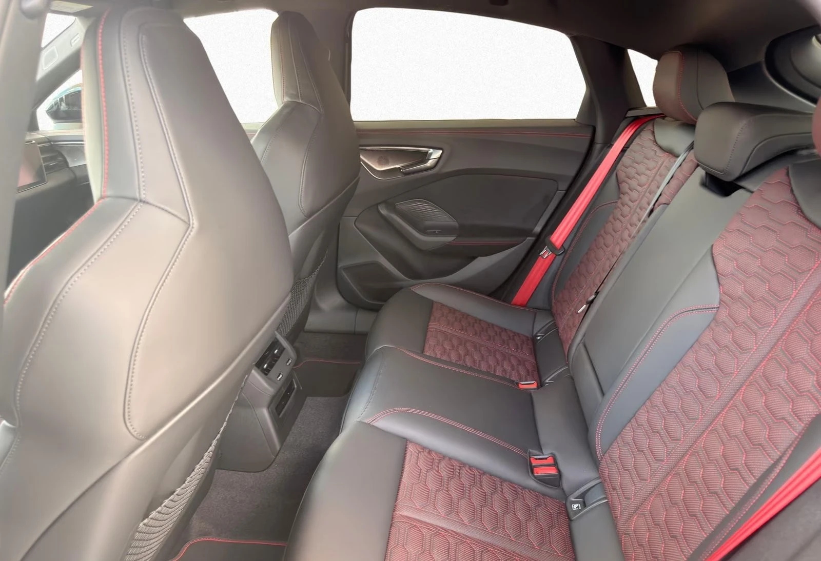 Audi Rs5 TECH PRO / MATRIX / 360 / HUD / B&O / MMI DISPLAY/, снимка 13 - Автомобили и джипове - 56222792