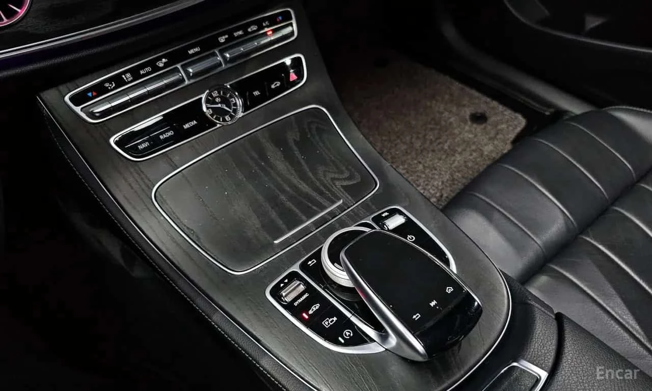 Mercedes-Benz E 220 АМГ ПАКЕТ/d Coupe/ХЕДЪП/ПОДГРЕВ/ОБДУХ/, снимка 17 - Автомобили и джипове - 56332220