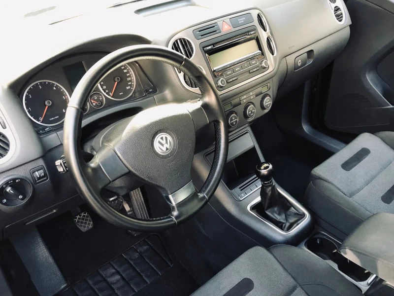 VW Tiguan 2.0TDI 4X4, снимка 6 - Автомобили и джипове - 48196916