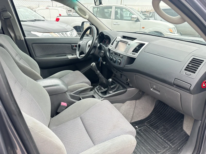 Toyota Hilux, снимка 10 - Автомобили и джипове - 48449625