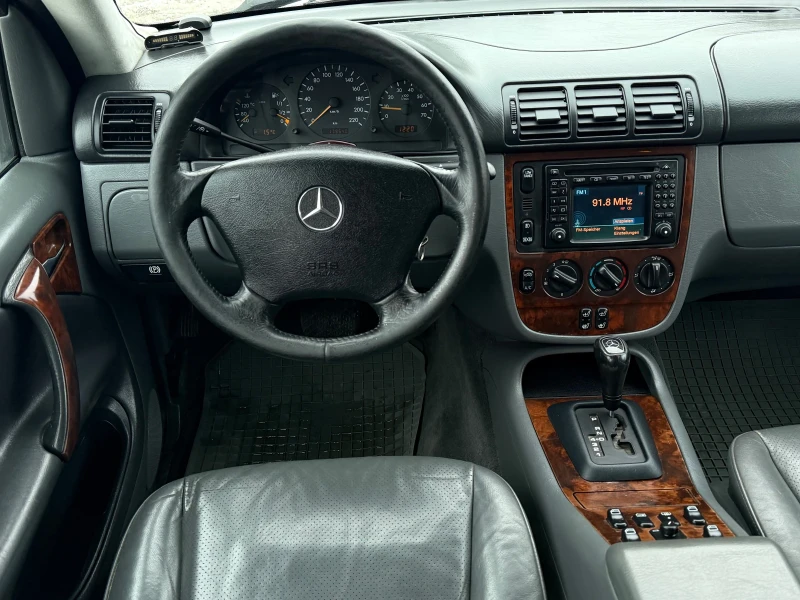 Mercedes-Benz ML 320 3.2i 218к.с * Навигация* * Климатик* * Шибедах* , снимка 10 - Автомобили и джипове - 53364168