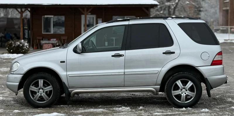 Mercedes-Benz ML 320 3.2i 218к.с * Навигация* * Климатик* * Шибедах* , снимка 7 - Автомобили и джипове - 53364168