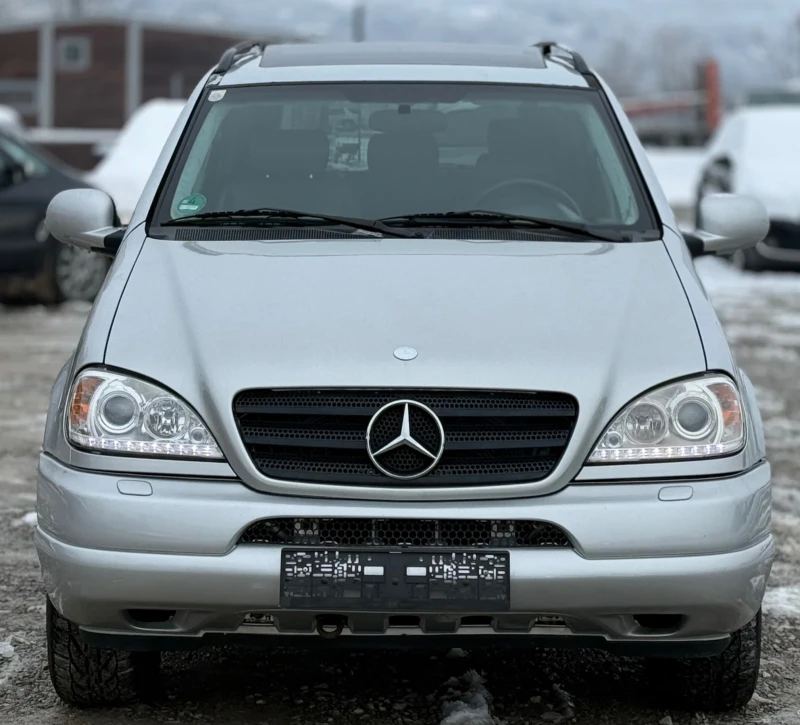 Mercedes-Benz ML 320 3.2i 218к.с * Навигация* * Климатик* * Шибедах* , снимка 2 - Автомобили и джипове - 53364168