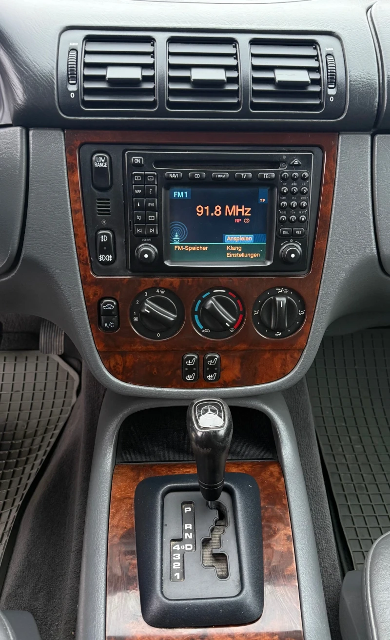 Mercedes-Benz ML 320 3.2i 218к.с * Навигация* * Климатик* * Шибедах* , снимка 15 - Автомобили и джипове - 53364168