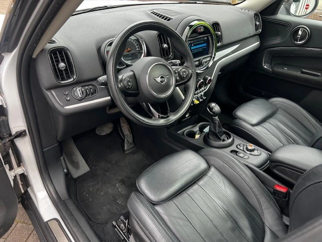 Mini Countryman Cooper SE 1.5 - ALL4, снимка 4 - Автомобили и джипове - 54605424