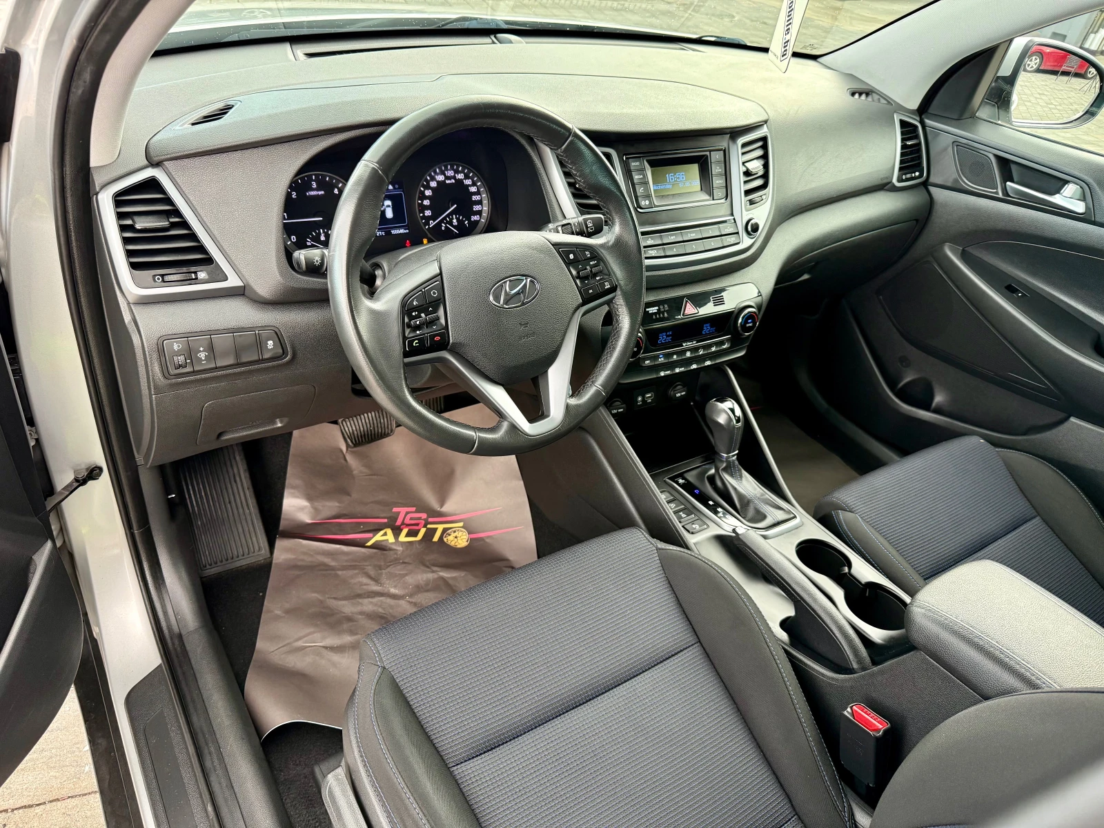 Hyundai Tucson 2.0D* 4X4 - изображение 8