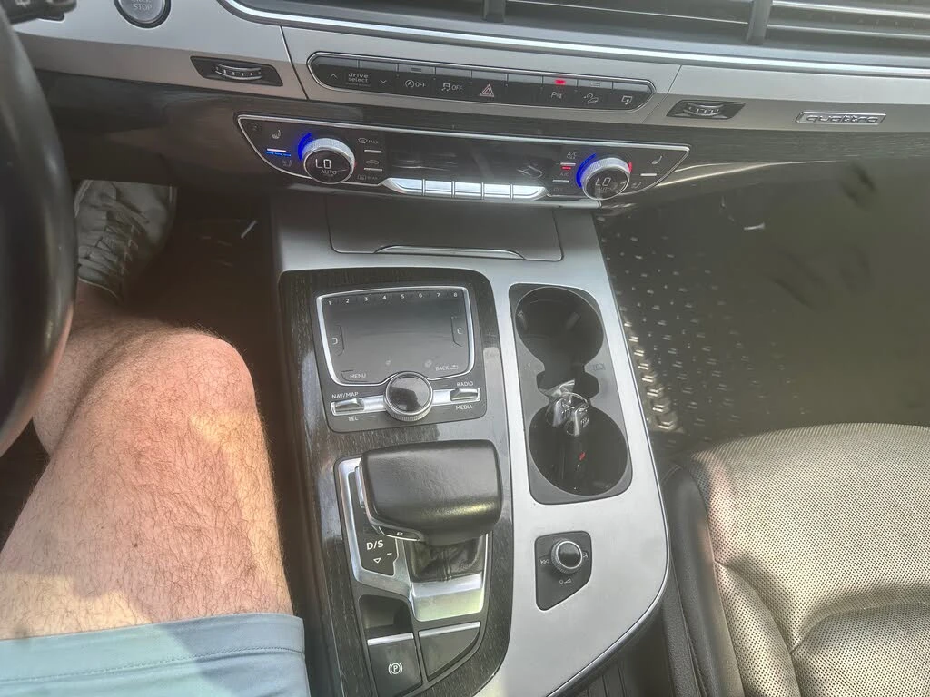 Audi Q7 360 КАМЕРА* ПАНОРАМА* ДИГИТАЛНО ТАБЛО* МЪРТВА ТОЧК, снимка 8 - Автомобили и джипове - 53757575