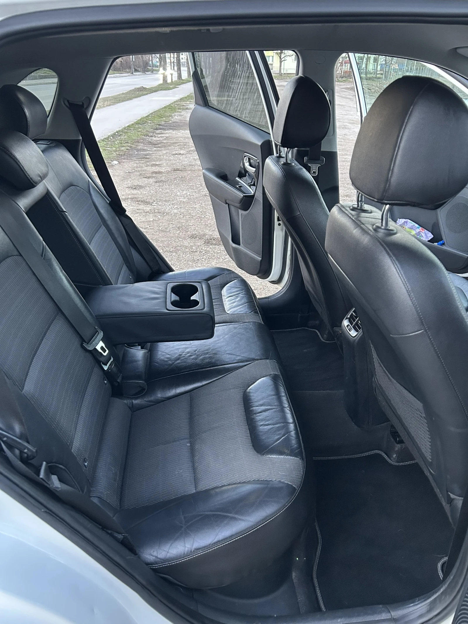 Kia Niro Hybrid, снимка 9 - Автомобили и джипове - 53867250