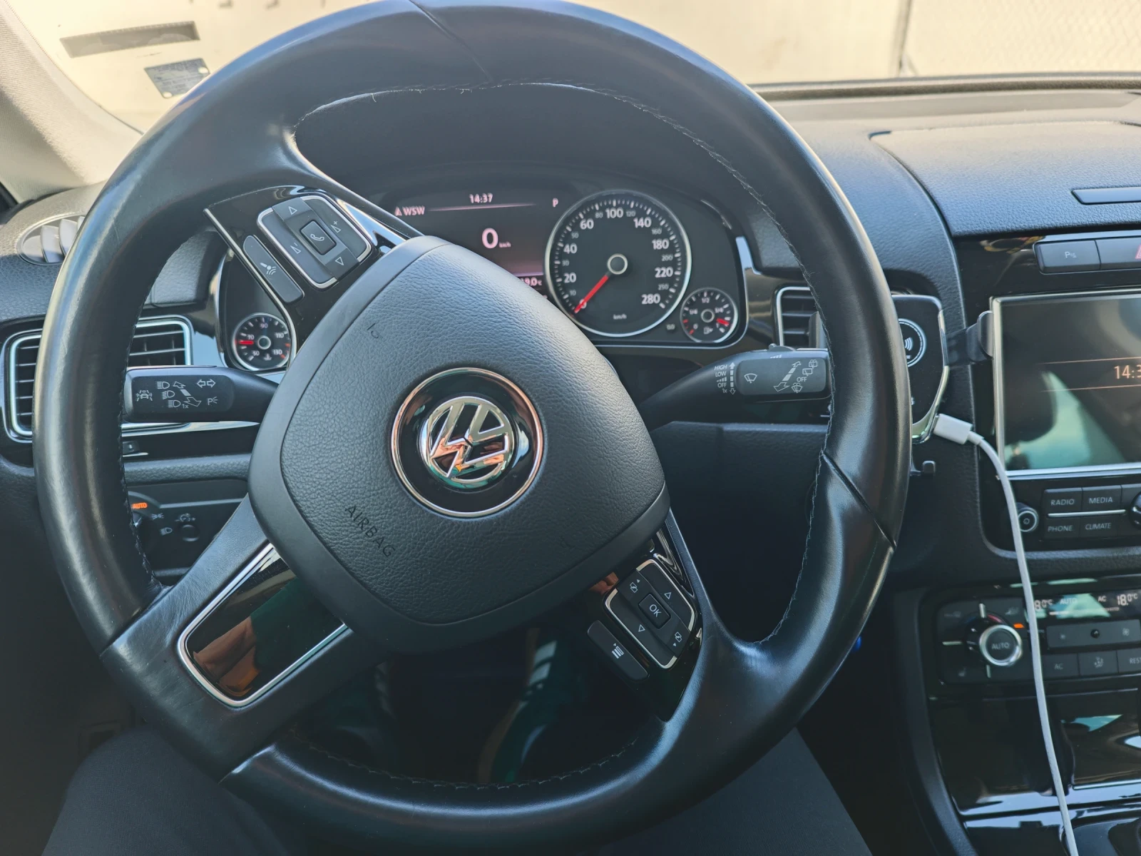 VW Touareg, снимка 2 - Автомобили и джипове - 54763838