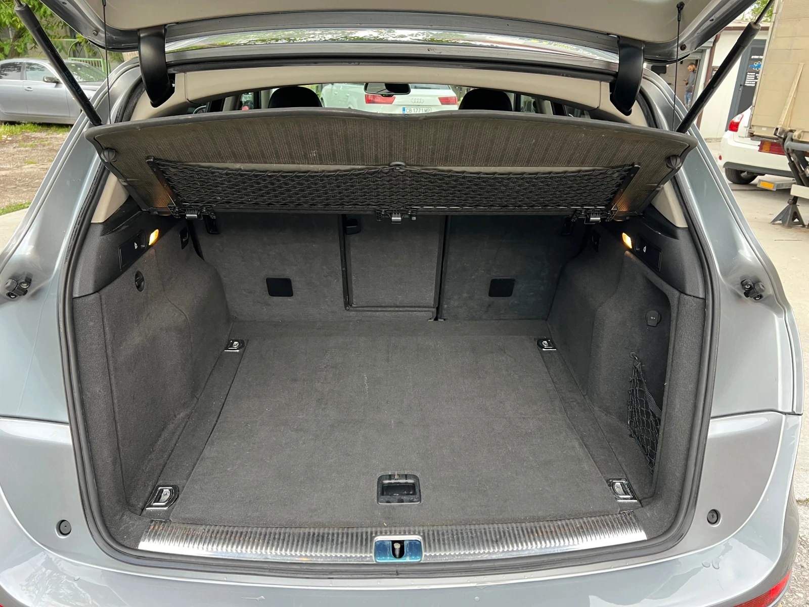 Audi Q5 S TRONIC/ALCANTARA/2РИ СОБСТВЕНИК/ИСТОРИЯ В AUDI, снимка 17 - Автомобили и джипове - 54424604