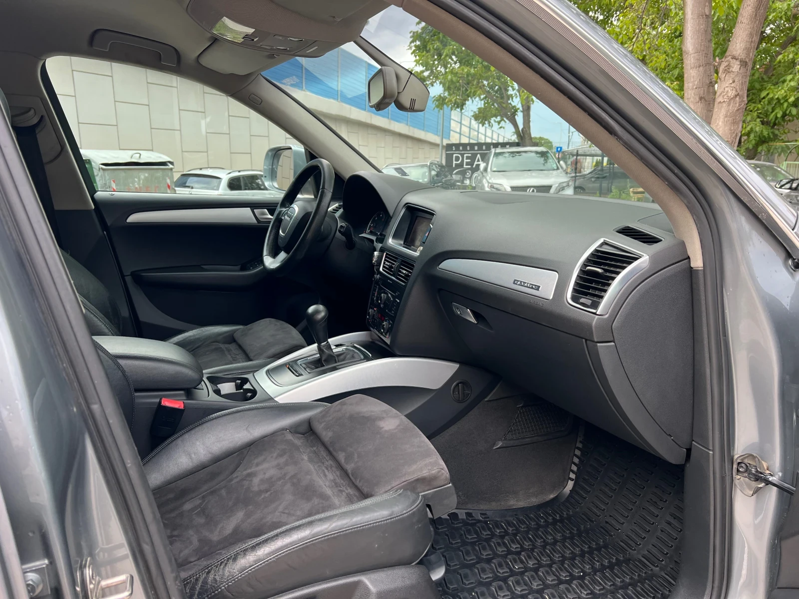 Audi Q5 S TRONIC/ALCANTARA/2РИ СОБСТВЕНИК/ИСТОРИЯ В AUDI, снимка 8 - Автомобили и джипове - 54424604