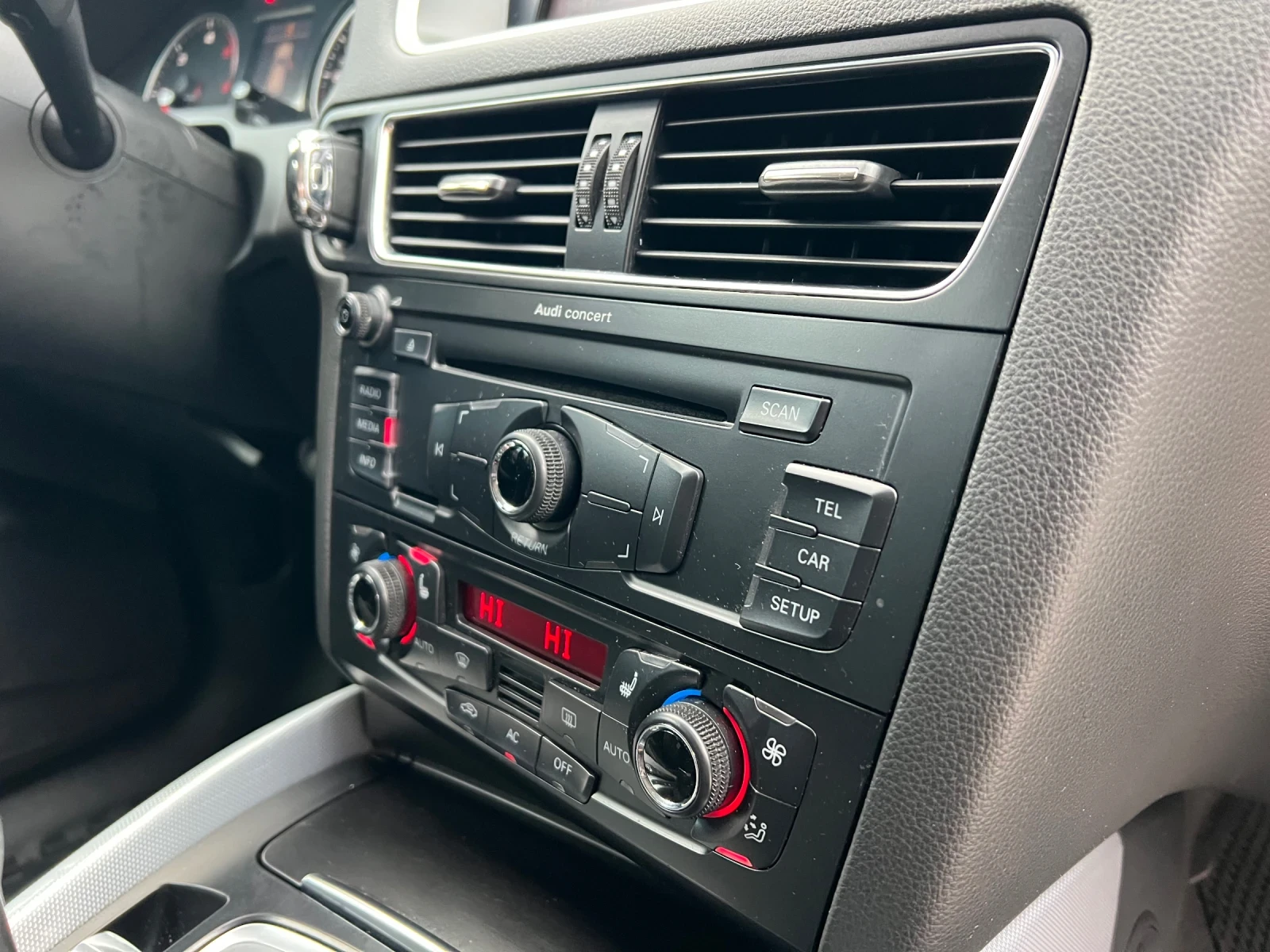 Audi Q5 S TRONIC/ALCANTARA/2РИ СОБСТВЕНИК/ИСТОРИЯ В AUDI, снимка 9 - Автомобили и джипове - 54424604