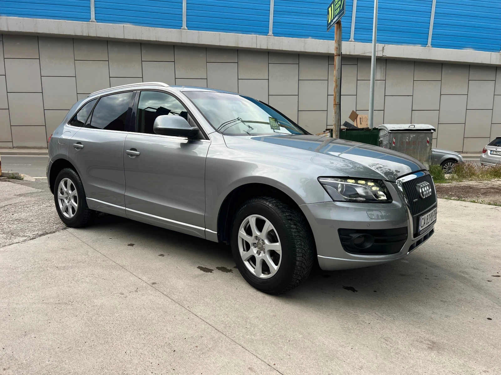 Audi Q5 S TRONIC/ALCANTARA/2РИ СОБСТВЕНИК/ИСТОРИЯ В AUDI, снимка 2 - Автомобили и джипове - 54424604