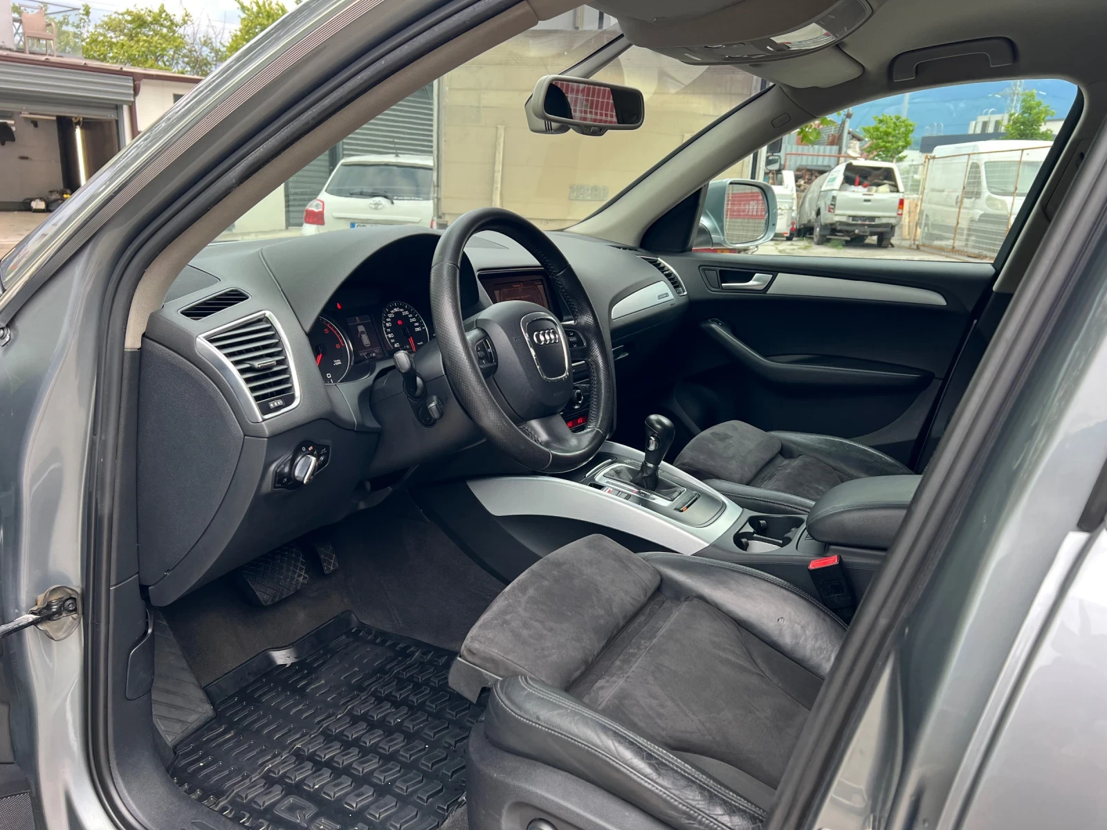 Audi Q5 S TRONIC/ALCANTARA/2РИ СОБСТВЕНИК/ИСТОРИЯ В AUDI, снимка 7 - Автомобили и джипове - 54424604