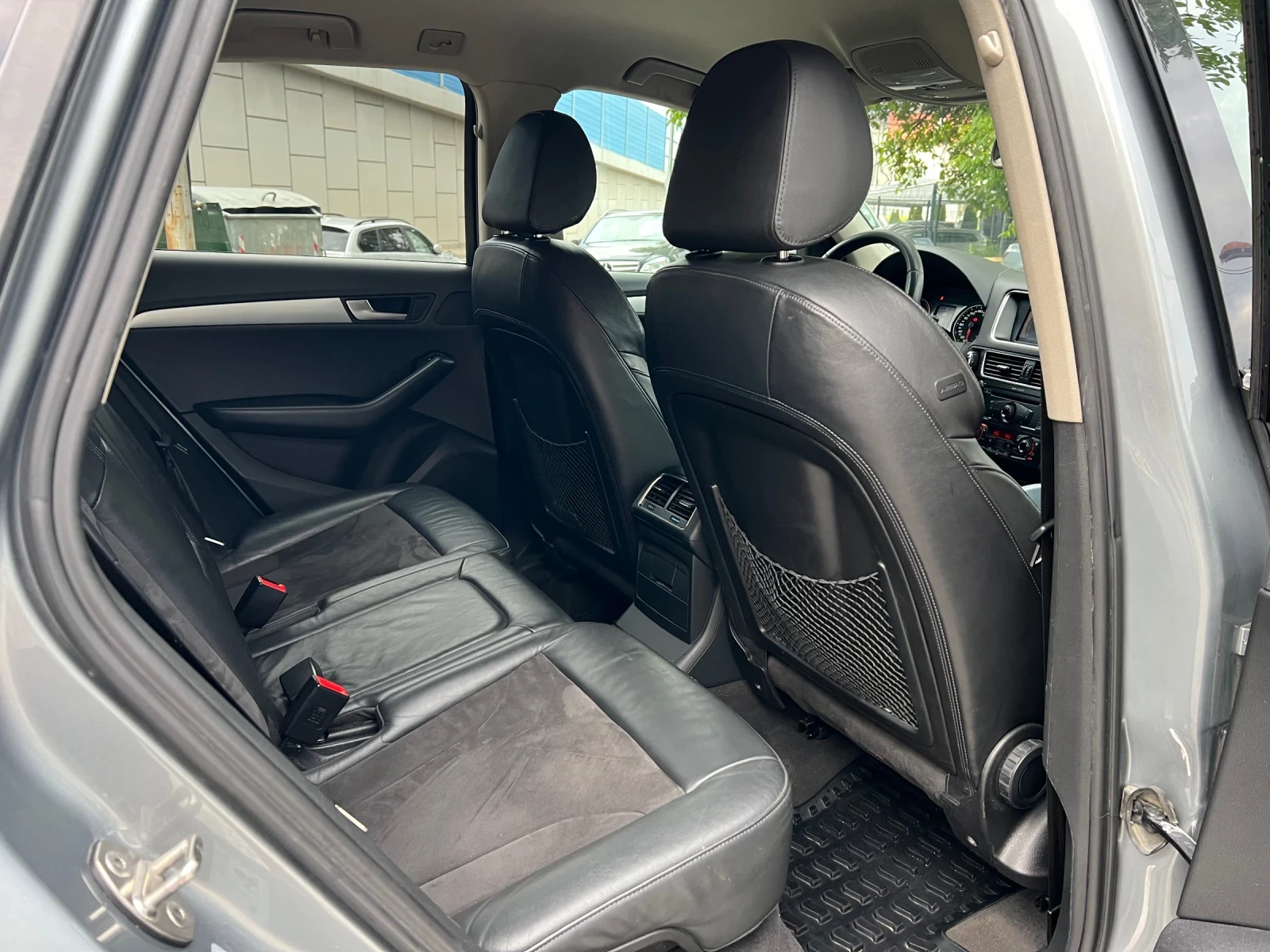 Audi Q5 S TRONIC/ALCANTARA/2РИ СОБСТВЕНИК/ИСТОРИЯ В AUDI, снимка 15 - Автомобили и джипове - 54424604