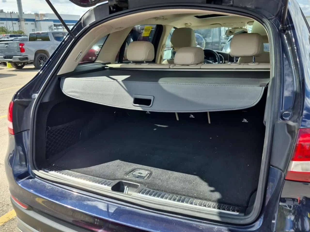 Mercedes-Benz GLC 300 * CARFAX * ПАНОРАМА * МАХАГОН * ПОДГРЕВИ * , снимка 12 - Автомобили и джипове - 54422960