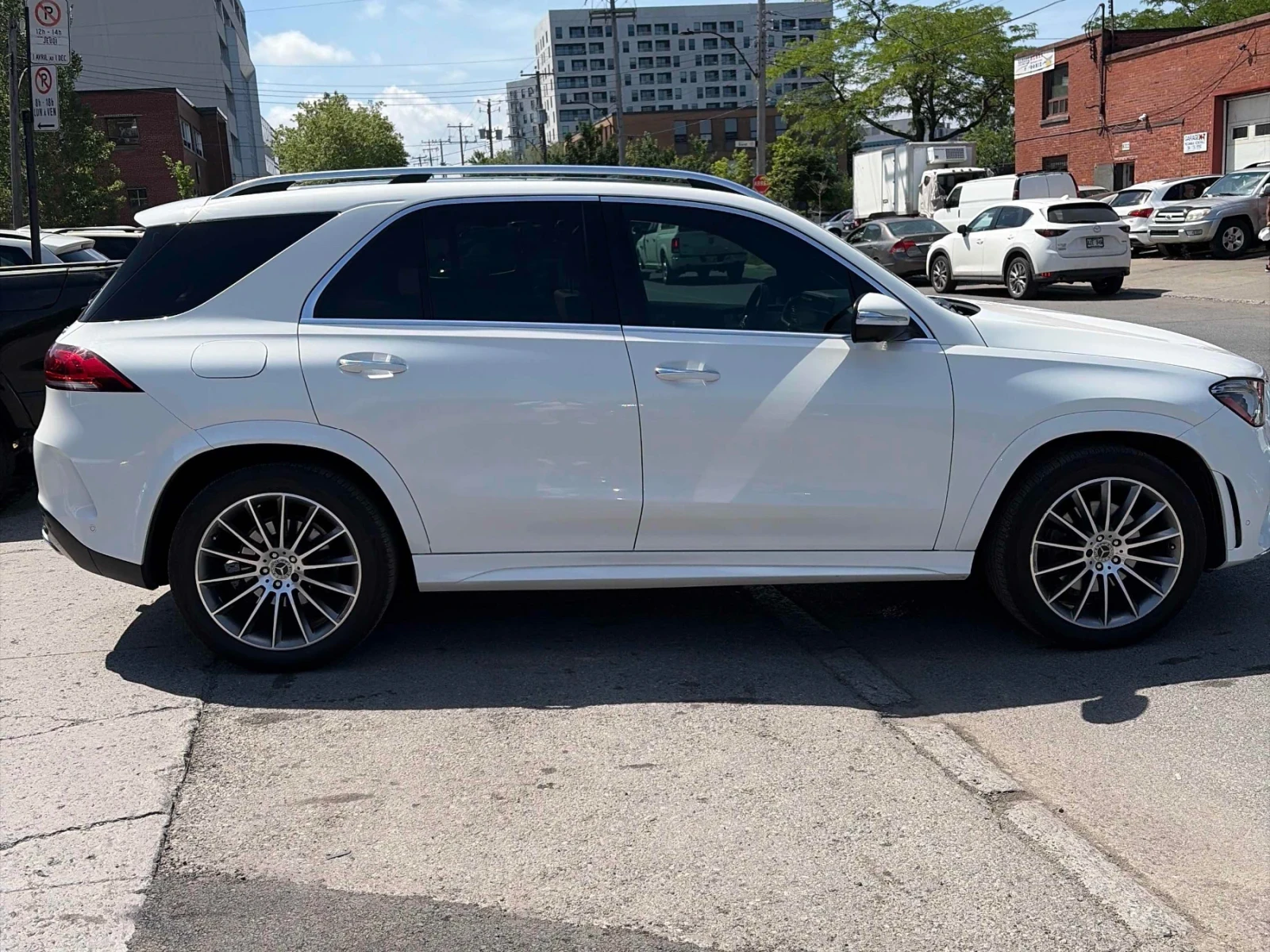 Mercedes-Benz GLE 350 ДИСТРОНИК * ОБДУХВАНЕ * ПАНОРАМА * 360 * BURMESTER, снимка 3 - Автомобили и джипове - 54935521