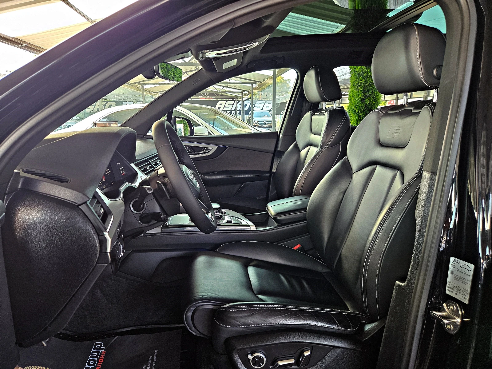 Audi SQ7 S-LINE/PANO/DISTR/360CAM/САМОПАРКИРАНЕ/ПОДГРЕВ/AMB, снимка 15 - Автомобили и джипове - 56022417