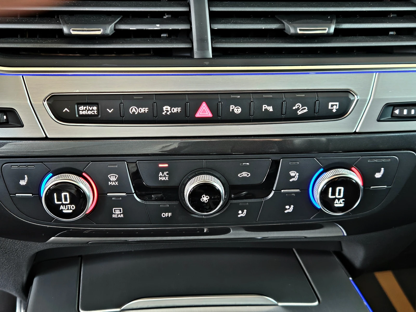 Audi SQ7 S-LINE/PANO/DISTR/360CAM/САМОПАРКИРАНЕ/ПОДГРЕВ/AMB, снимка 11 - Автомобили и джипове - 56022417