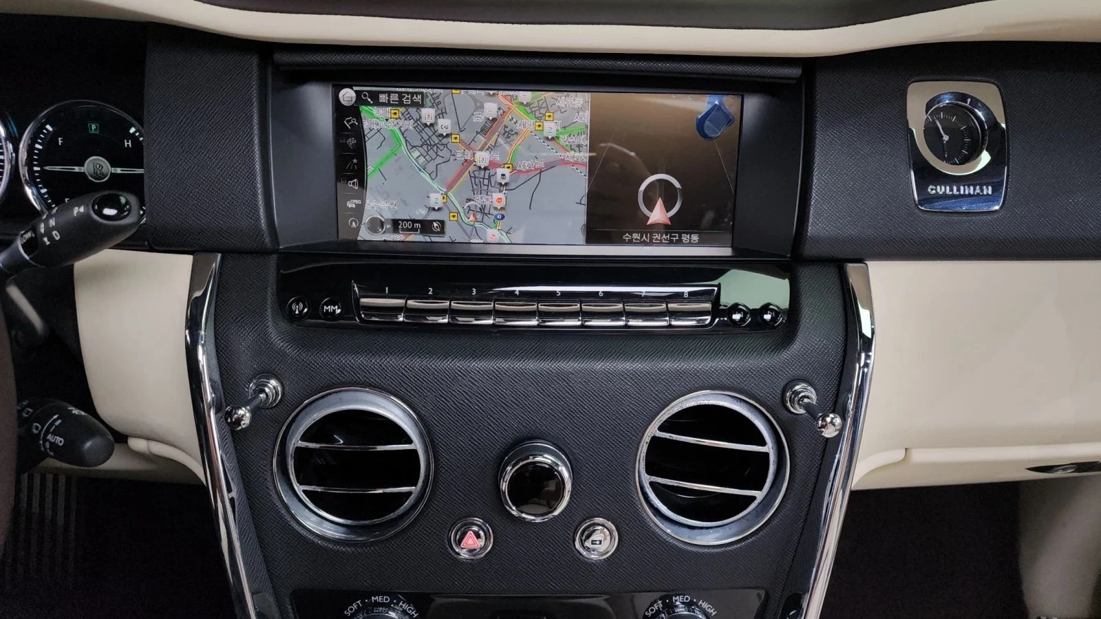 Rolls-Royce Cullinan, снимка 12 - Автомобили и джипове - 56689656