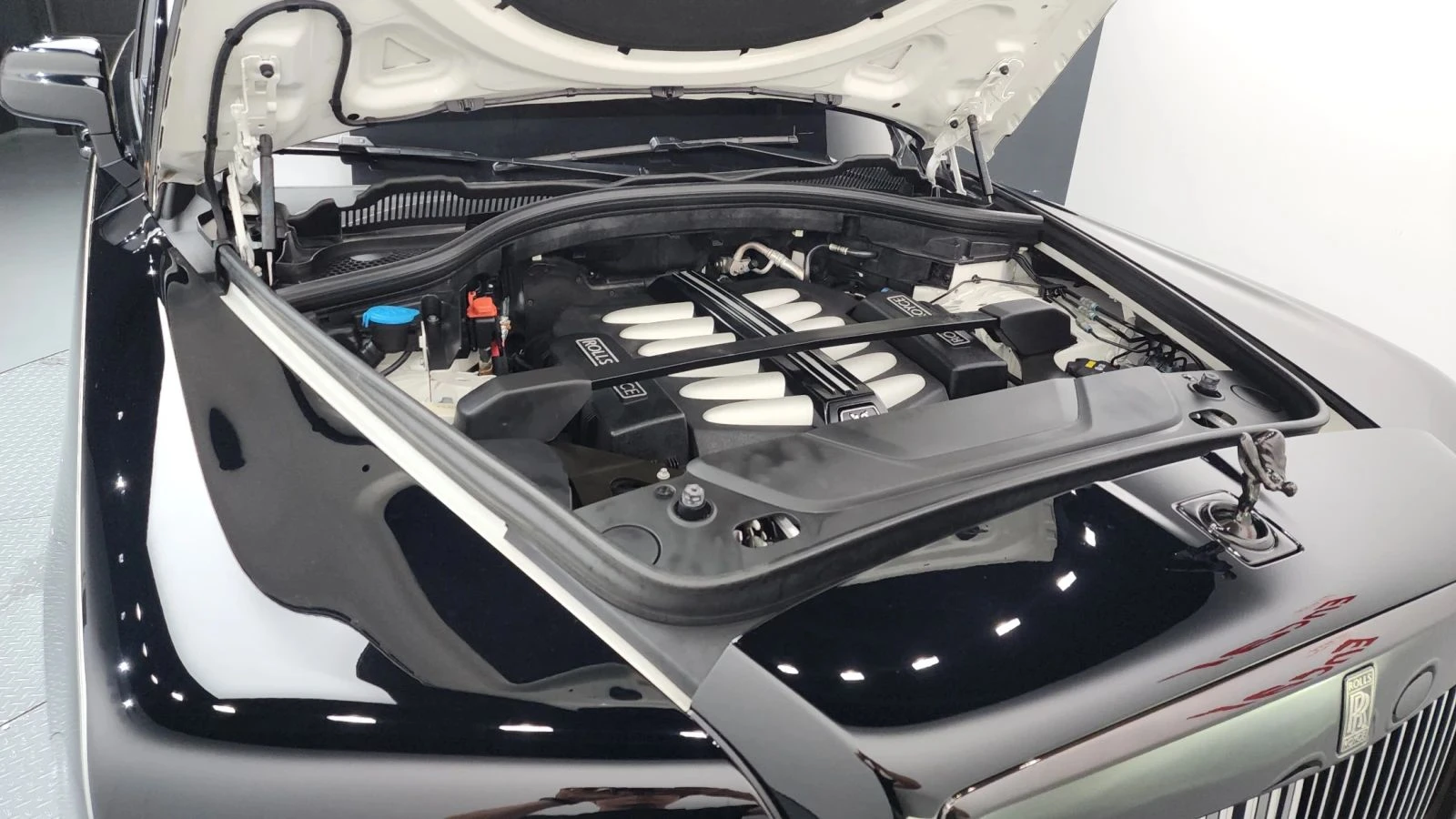 Rolls-Royce Cullinan, снимка 6 - Автомобили и джипове - 56689656