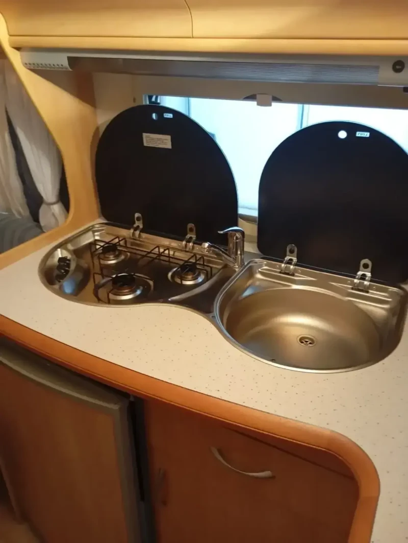 Каравана Hobby De Luxe Easy 460 UFE, снимка 11 - Каравани и кемпери - 53570985