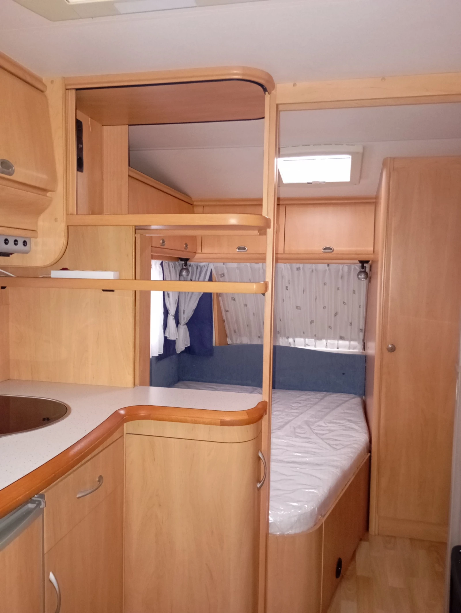 Каравана Hobby De Luxe Easy 460 UFE - изображение 5