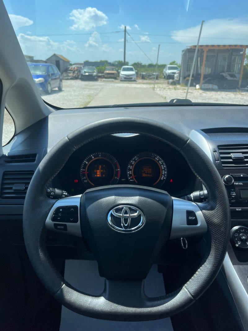 Toyota Auris 1.4 VVT-i , снимка 10 - Автомобили и джипове - 46101286