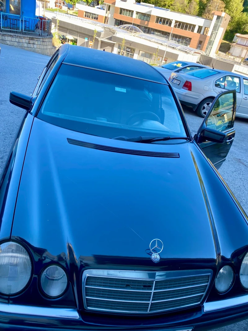 Mercedes-Benz E 220, снимка 4 - Автомобили и джипове - 51883302