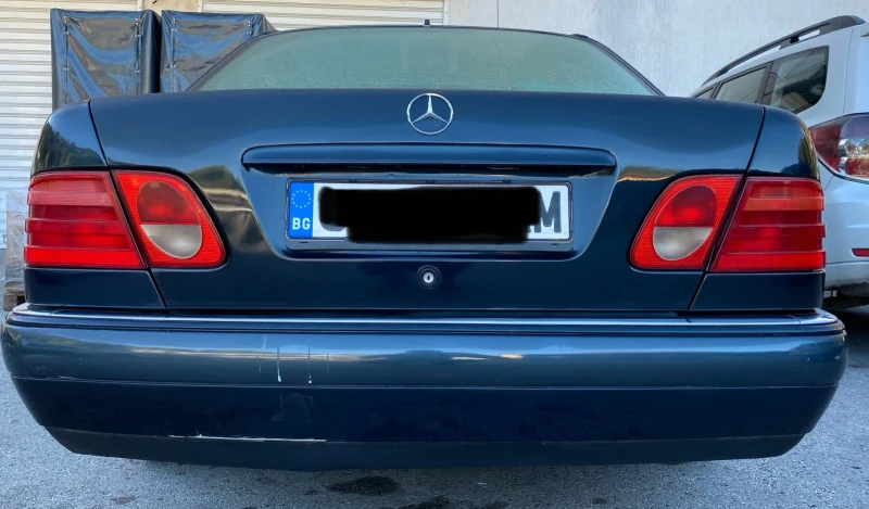 Mercedes-Benz E 220, снимка 8 - Автомобили и джипове - 51883302