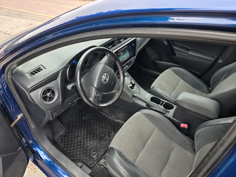 Toyota Auris Hybrid LED, снимка 6 - Автомобили и джипове - 52133770