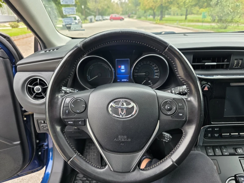 Toyota Auris Hybrid LED, снимка 8 - Автомобили и джипове - 52133770