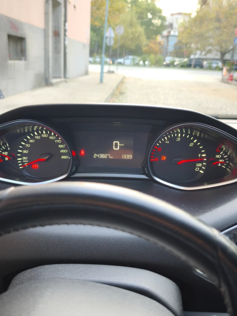 Peugeot 308 1.6 HDI, снимка 13 - Автомобили и джипове - 52597801