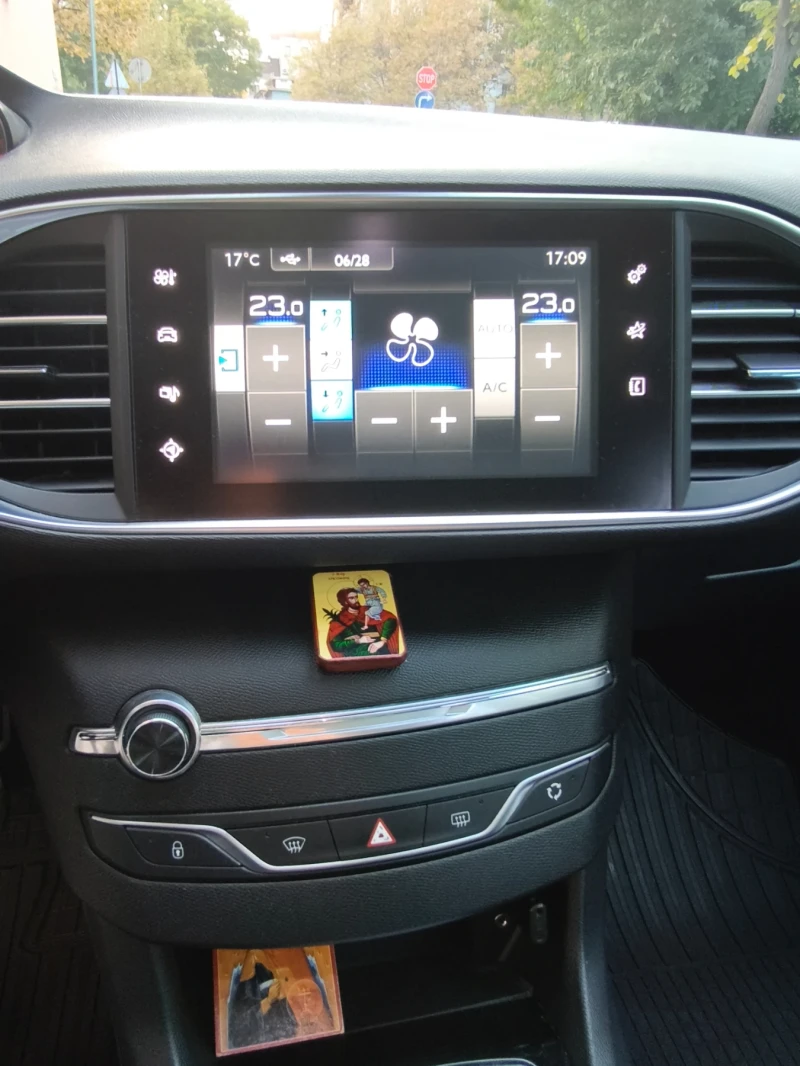 Peugeot 308 1.6 HDI, снимка 10 - Автомобили и джипове - 52597801