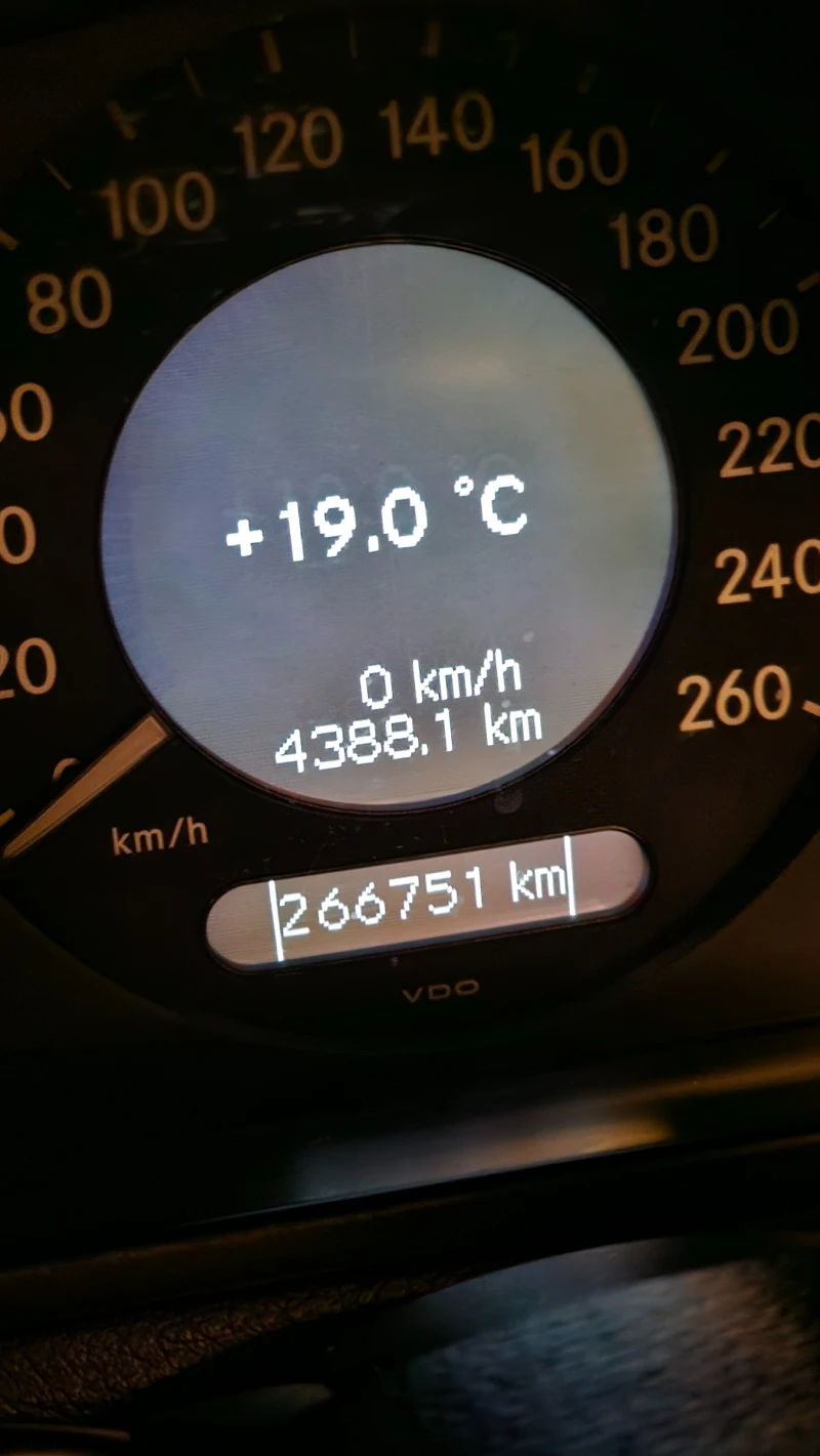 Mercedes-Benz E 200 - 8500 лв. - 36949163 | Car24.bg